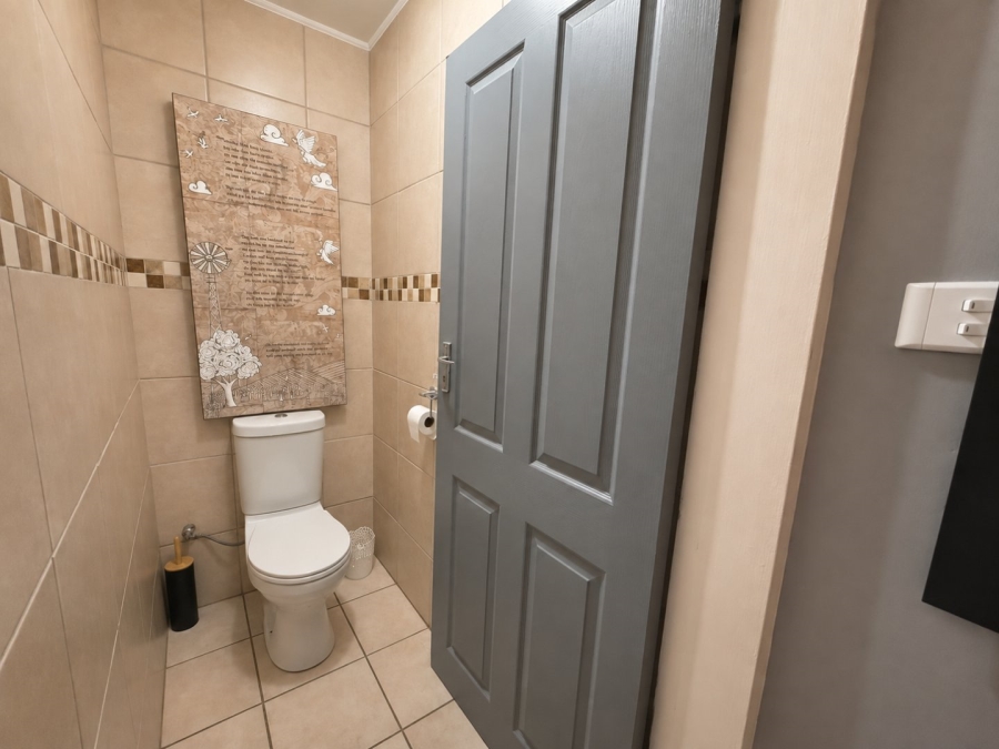 5 Bedroom Property for Sale in Hospitaalpark Free State